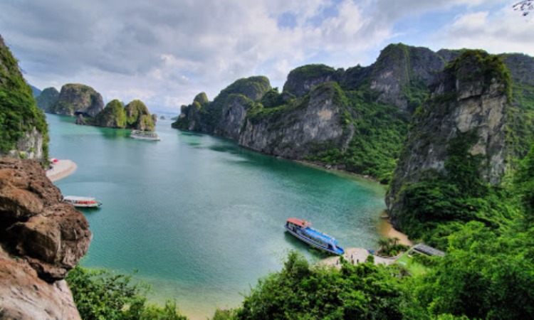 Teluk Ha Long Bay