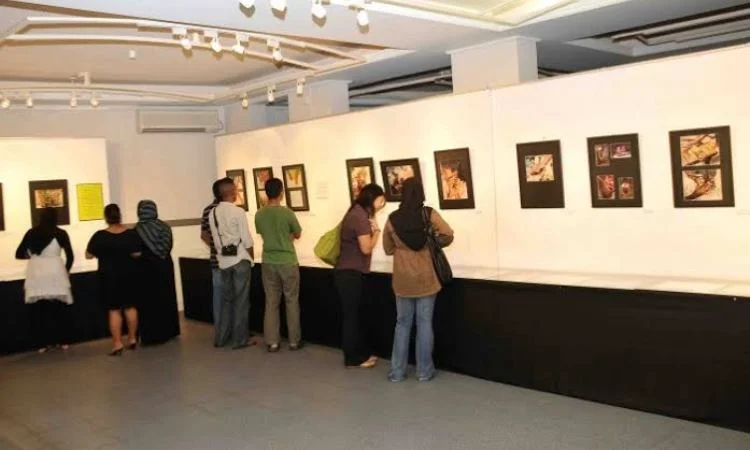 Gallery Esjehi