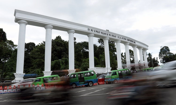 Lawang Salapan