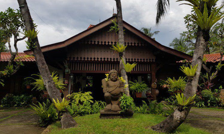 Museum Tengah Kebun