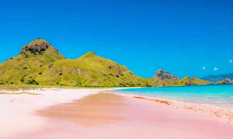 Pantai 3 Warna