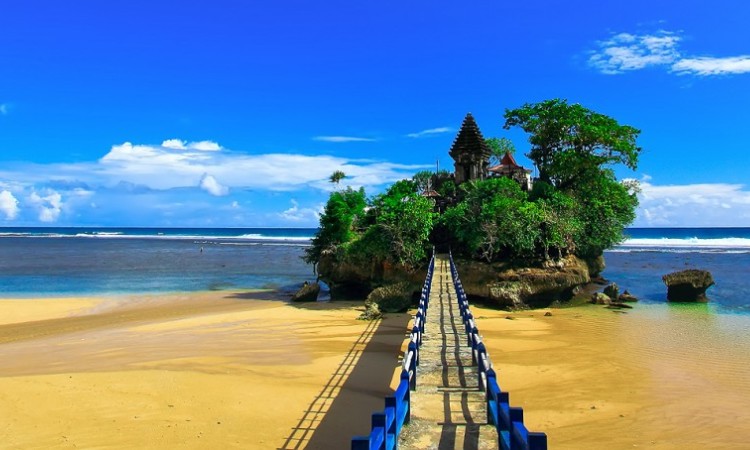 Pantai Balekambang