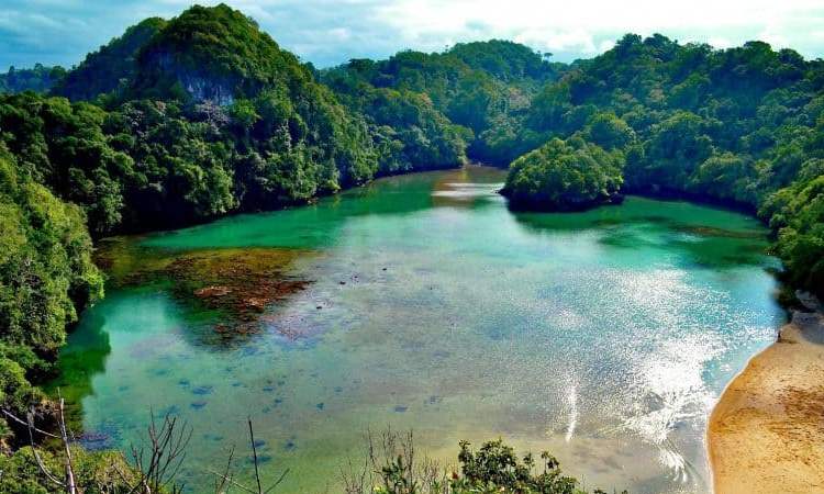 Pantai Sendang Biru