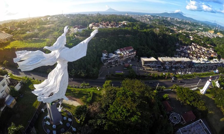 Patung Yesus Memberkati