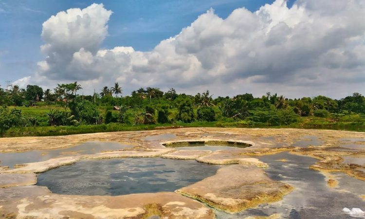 Pemandian Air Panas Gunung Peyek