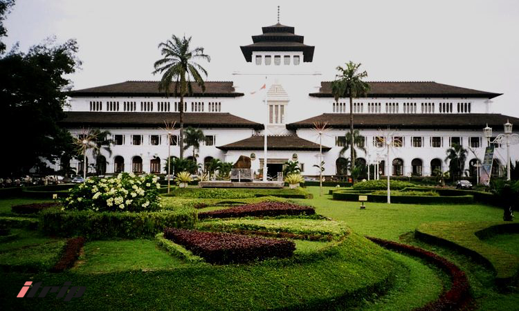 41 Tempat Wisata di Bandung Terbaru & Lagi Hits Dikunjungi - iTrip