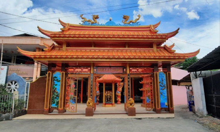 Klenteng Hok Lay Kiong
