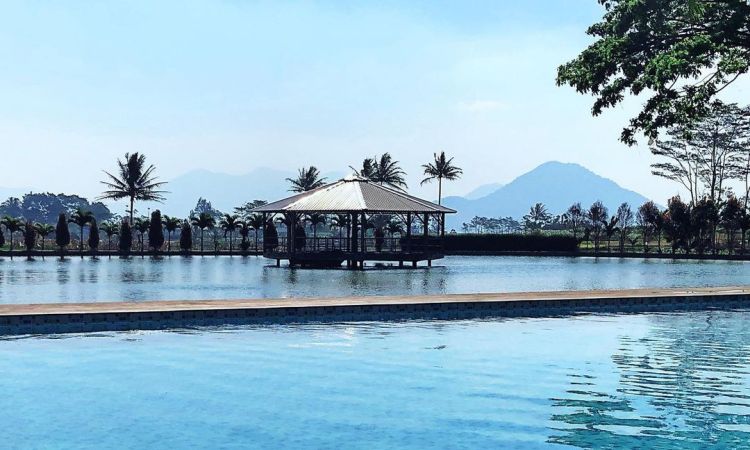 Kolam Air Panas Cikarees