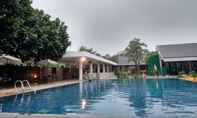 Kolam Renang Green Park