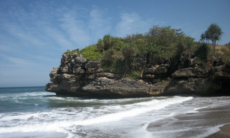 Pantai Jolosutro
