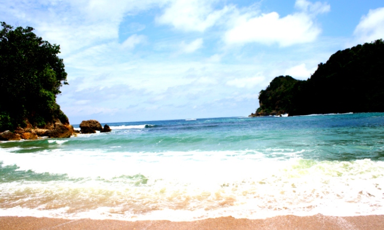 Pantai Pangi