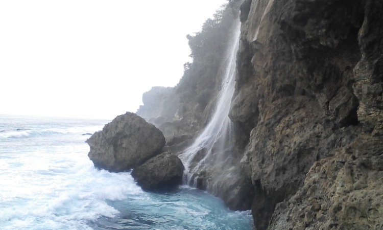 Pantai Umbul Waru