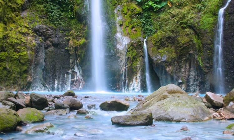 Air Terjun Dua Warna