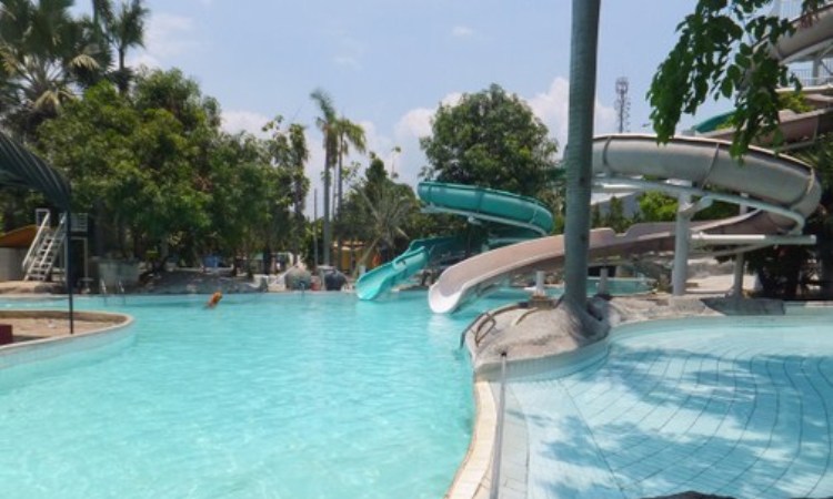Kolam Renang Apita