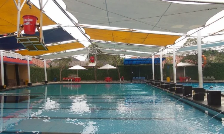 Kolam Renang Paragon