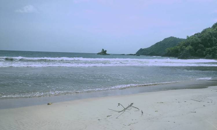 Pantai Teluk Kiluan