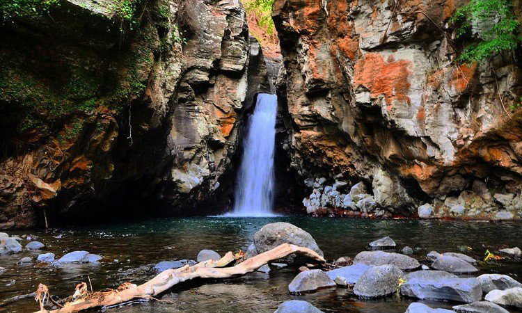 Air Terjun Tembok Barak