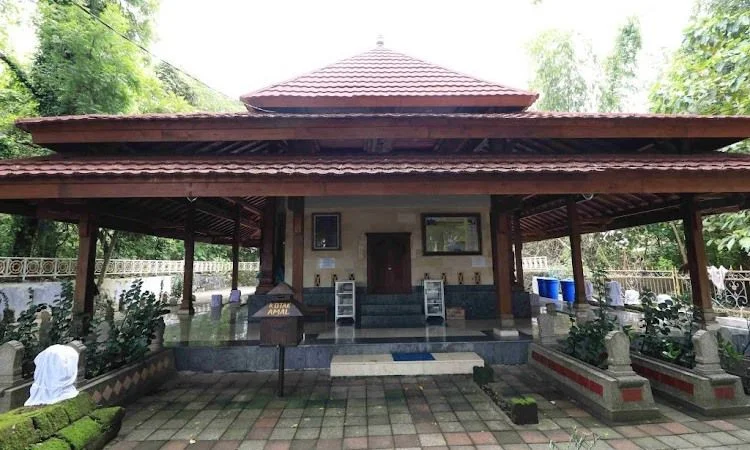 Makam Dewi Sekardadu