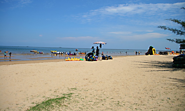 Pantai Manggar Segarasari