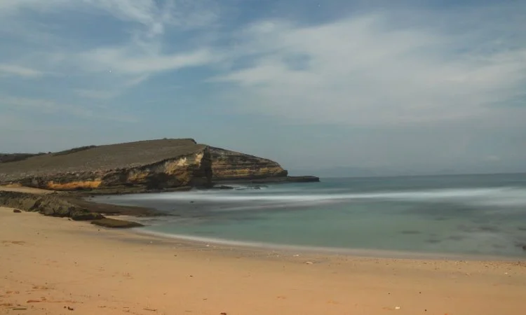 Pantai Penyisok