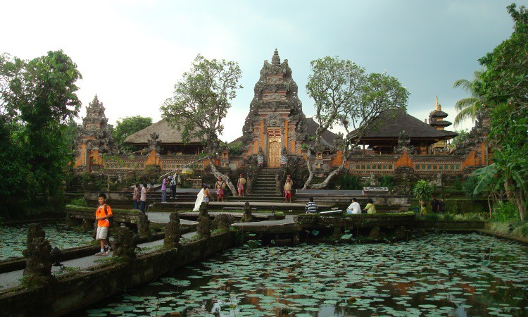 Pura Taman Saraswati