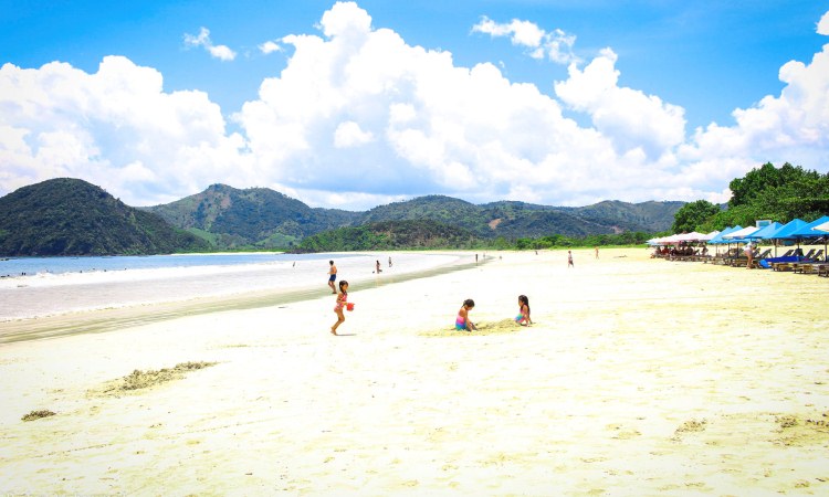 Pantai Selong Belanak