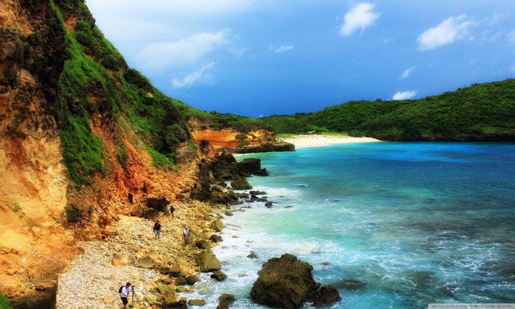 Pantai Tanjung Bloam