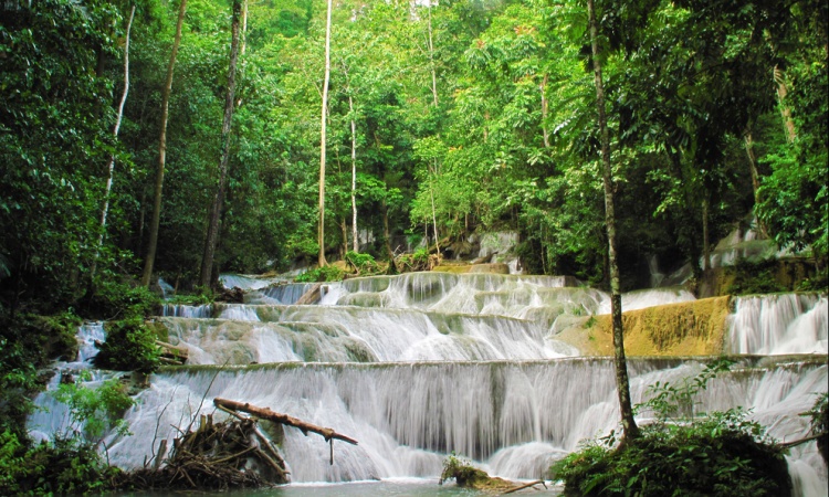 Air Terjun Moramo