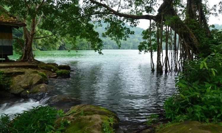 Danau Kastoba