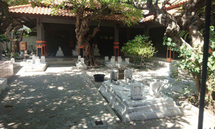 Jalan Nyai Ageng Pinatih
