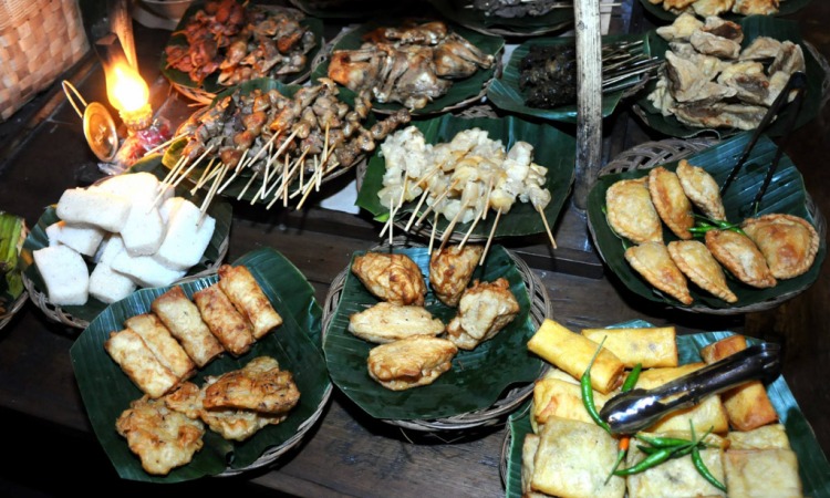 18 Tempat Kuliner Malam di Jakarta yang Enak & Murah