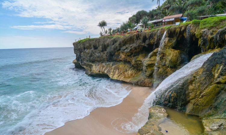 Pantai Banyu Tibo