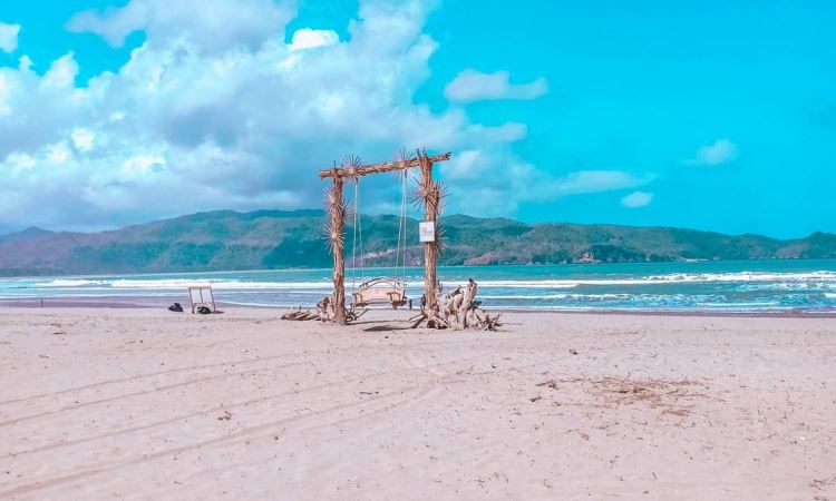 Pantai Teleng Ria