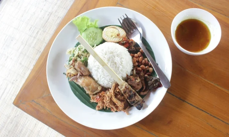 Nasi Ayam Kedewetan Bu Mangku
