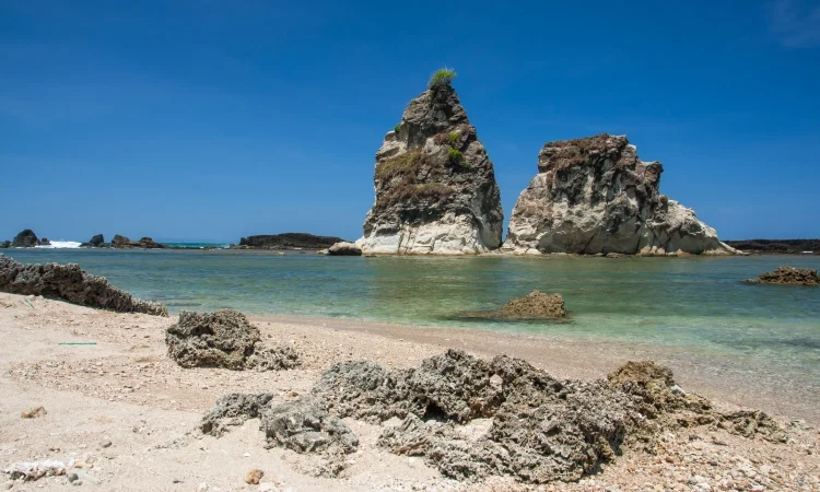 Pantai Tanjung Layar