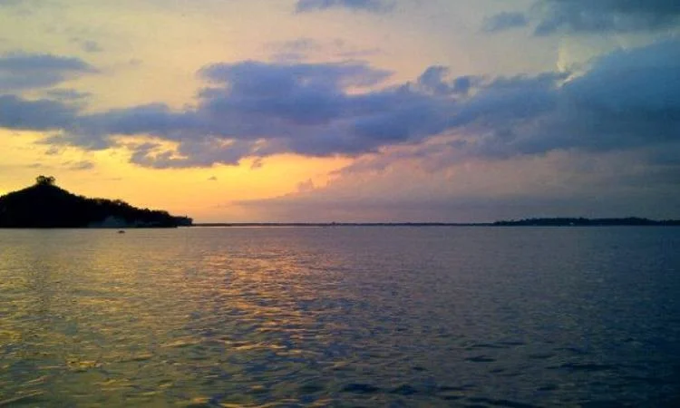 Pantai Senggol