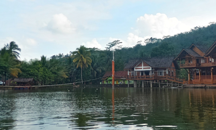 Danau Lemona, Tempat Wisata Kuliner Kekinian di Tasikmalaya Danau Lemona, Tempat Wisata Kuliner Kekinian di Tasikmalaya