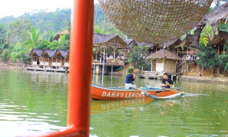 Fasilitas yang Tersedia di Danau Lemona