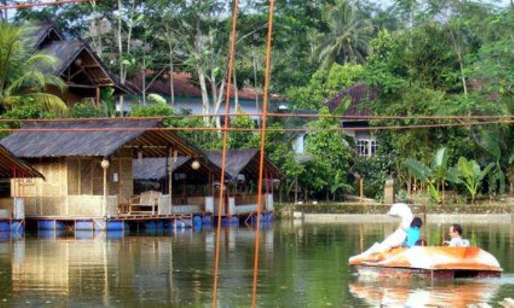 Harga Makanan & Sewa Fasilitas di Danau Lemona