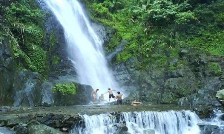 Melepas Penat Dengan Kesegaran Air di Curug Bandung