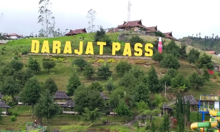 Mengintip Keindahan Puncak Darajat Pass