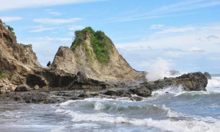 Pantai Karang Nini