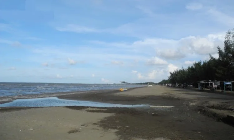 Pantai Tanjung Pakis