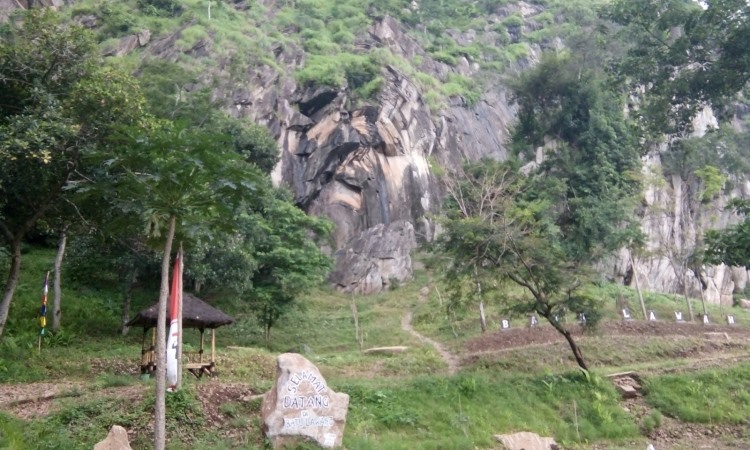 Penamaan & Cerita di Balik Keindahan Batu Lawang