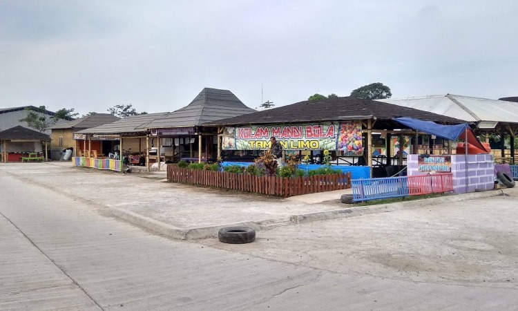 Warung Makan yang Lengkap