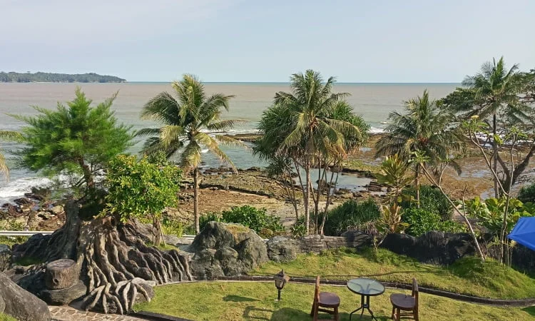 Fasilitas Pantai Karapyak