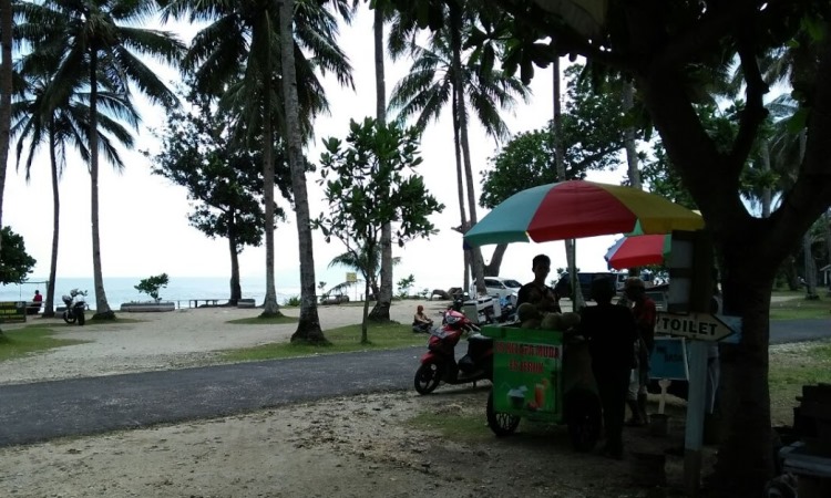 Fasilitas yang Tersedia di Pantai Karapyak