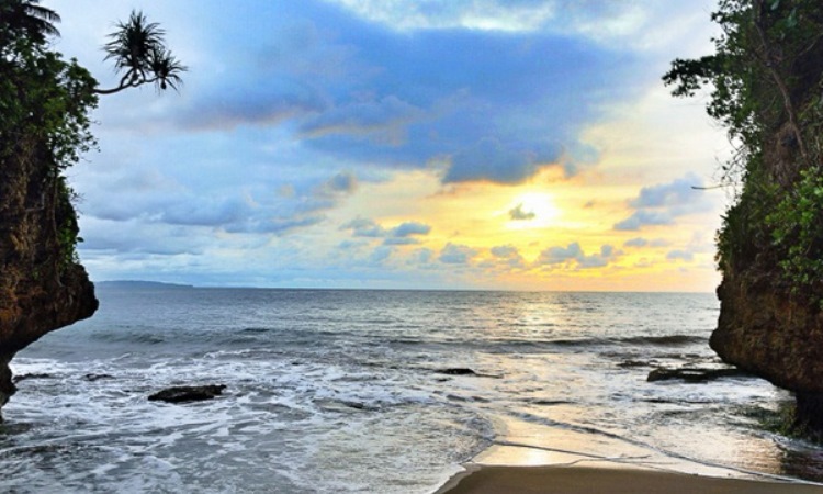 Harga Tiket Masuk Wisata Pantai Wadasari
