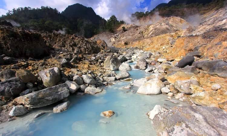 Kawah Ratu, Kawah Unik yang Memukau di Gunung Salak - iTrip