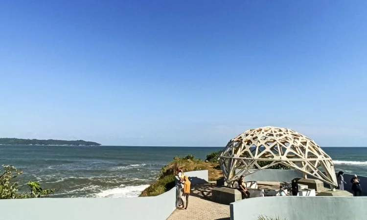 Kegiatan Pantai Karapyak